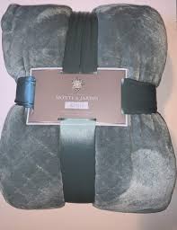 Find many great new & used options and get the best deals for monte & jardin jacquard velvet blanket item 1 monte & jardin, etched ribbed ultra soft velvet blanket (choose size + color) 1. Monte And Jardin King Jacquard Velvet Blanket Emerald Blue Green Buy Online In El Salvador At Elsalvador Desertcart Com Productid 124549997