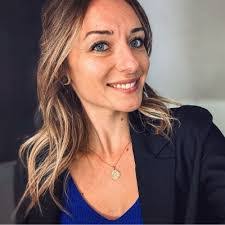 Laurie Roche's Instagram, Twitter & Facebook