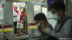 Istriku pun menggangguk ngangguk setuju.maaf bu kami pergi tidur dulu.ngantuk kotak suka. Lengkap Syarat Naik Kereta Selama Ppkm Darurat