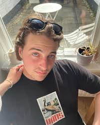 Sloan Irving (@sloanirving) • Instagram photos and videos