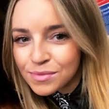 Lara Brown's Instagram, Twitter & Facebook