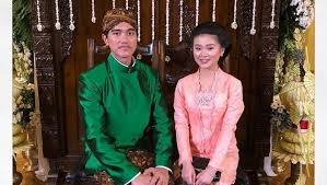 Mantan kekasih putra presiden joko widodo (jokowi) kaesang pangarep, yakni felicia tissue, melaporkan warganet (netizen) yang menghinanya ke polisi singapura. Gibran Ke Kaesang Soal Curhatan Felicia Tissue Ndang Dirampungke