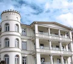 Originalgetreu wiederhergestellt, ist es nach fast 40jähriger nutzung (und verwahrlosung) als wohnhaus, wieder das, was es mal war: Haus Charlotte Ferienwohnungen Ferienhauser Binz Fewo Binz 360