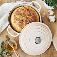 Le Creuset Signature Round Dutch Oven 5 5 Qt Sur La Table In 2020 Le Creuset Le Creuset Cookware Creuset