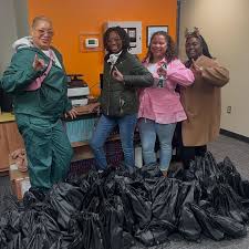 Day 2 of Skee Week Recap! Skee-Wee Serve: Serving in Style! 💗💚 Monday,  the ladies of Alpha Kappa Alpha Sorority, Incorporated® — Omicron Xi City  Chapter — successfully packed 100 CHIPP bags