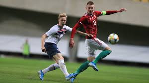 Attila szalai son dönemde özellikle fatih terim'in de gündeminde olduğu açıklanan genç futbolcudur. Ferfi A Valogatott Kadar Helyett Szalai Attila A Ferfi A Valogatott Kereteben