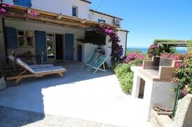 Since many years, we are the reference for those looking for vacation rentals in elba, and we have two agency in the area, one in portoferraio and the other's one in marina di campo, with many opportunities to catch of holiday homes rentals on elba. Case Vacanze Residence Affitti Estivi All Isola D Elba