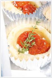 Dreierlei Liebelei Blog Fur Schones Tartelettes Mit Karamellisierten Tomaten Und Ziegenfrischkase Rezepte Lebensmittel Essen Essen