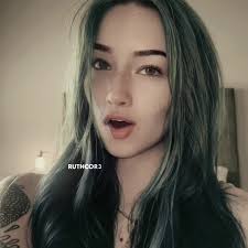 CARISSA EDIT!! she rlly needs more attention yall shes so so pretty!! ily  cris! hope u see this <3 @carissa (btw im @em ✮ just