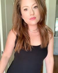 Feeling pretty. That's all. . . . #feelingpretty #momlife #mididress  #goldchains #lovingmyself #stylist #OOTD #friday @closetcandyboutique