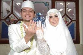 Cherly, angel, anisa, christy, devi, felly, gigi, ryn, and wenda. Jadi Suami Anisa Rahma Anandito Dwi Sepdiawan Nyaris Menangis Seleb Tempo Co