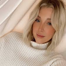 Ashley Warnick's Instagram, Twitter & Facebook