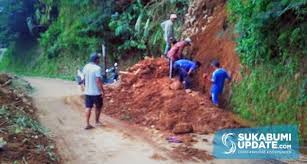 Berkemah di puncaknya akan memberikan anda pengalaman me. Hari Ini Longsor Terjadi Di Pasirdatar Indah Kabupaten Sukabumi