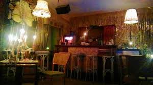 The bar is right smack when you enter the place, almost always with some sort of daily treat on display, like teas with fresh herbs or little cookies. Ein Zweites Wohnzimmer Vater Bar In Neukolln Berlin Reisebewertungen Tripadvisor