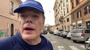 @eddieizzard's video Tweet