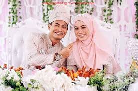 Part 1 dari part 4 dalam lagu mambang oleh altimet, dikatakan dia sindir malique. Kali Pertama Bertemu Isteri Putra Amaris Solat Istikharah Hajat Kali Pertama Bertemu Dengan Isterinya Nur Syazwani Alias 28 Setahun Lalu Pelakon Amran Ismai