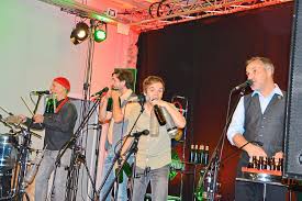 Maybe you would like to learn more about one of these? Lasst Die Glaser Sprechen War Das Motto Des Happenings Von Glas Blas Sing Aus Berlin Mit Andreas Andy Lubert Frank Wegner Jan Fritze Lubert Und David Mohre Mohring Fotos Anton Schwarzwalder Bote