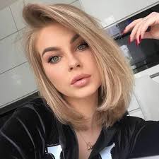 Cabello a los hombros. 💕