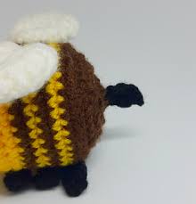 Bees are flying neutral mobs that live in bee nests and beehives. Ravelry Buzzy Cube Bee 2in1 Pattern By Amy Crochets
