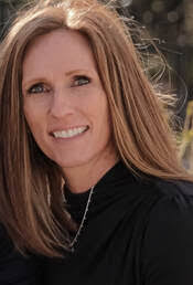 Sara Warnick's Instagram, Twitter & Facebook