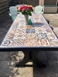 Decken Sie Ihren Tisch Mit Portugiesischen Fliesen Der Trend Dieses Sommers Uberprufen Sie Die Idee Fa De Portugiesische Fliesen Diy Gartenmobel Dekor