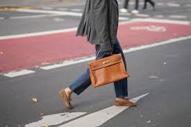 ¿Por qué las zapatillas de balsa son la clave para un look primaveral elegante?