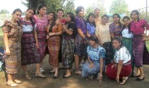 En el monumento a la revolución continúan llegando manifestantes, mientras que en 5 de mayo continúa el paso del. Nuestras Mujeres Mujeres Mayas De Guatemala