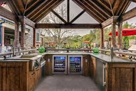 The table complements the color of the stone and encloses the entire space as an outdoor dining area with plenty of seating. Outdoor Kitchen Griddle Ideas Outdoor Kitchen Designs For Portland Oregon Landscaping Especially If You Live With Your Outdoor Cooker By The Sea Or Somewhere Humid