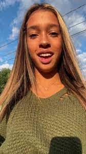 Kara Towne's Instagram, Twitter & Facebook