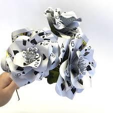 Fully customize a desk of genuine casino quality playing cards! 3 Poker Flowers Made From Playing Cards Make A Paper Flower Rose For Your Wedding Bouquet Valentine Gift O Flower Making Playing Card Crafts Diy Playing Cards