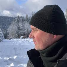 Is yellow headlight original for Peugeot 504?