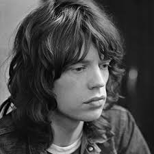 It had rarely been seen before this decade, when many attempted to keep their locks cut short to fit into the mainstream crowd. 21 Popular 70s Hairstyles For Men 2021 Guide
