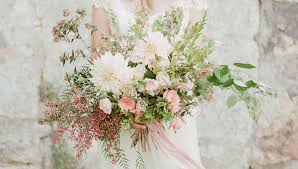 Leur équipe de professionnels vous accompagne avec le sourire. Bouquet De Mariage Des Fleurs Aussi Belles Que Romantiques