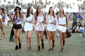 Here were my 3 outfits and hair/makeup looks for coachella 2019! Top Five Festival Fashion Tips Straight From Coachella It S Just Nice