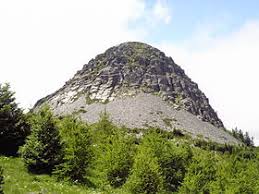 La loire prend sa source au pied du mont gerbier de jonc. Mont Gerbier De Jonc Wikipedia