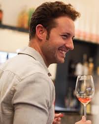 Instants de l'últim tast d'aquesta setmana! ✨Molt contents ja que vam fer  el rècord d'assistència a la sala del @elpetitparadis !✨🍾 Aprofitant la  setmana del vi català, vam realitzar l'últim tast de