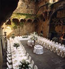 The Perfect Setting U Shape Table For Your Wedding Event In Tuscany Florence Italy Catering Your Weddin Wedding Table Layouts Long Table Wedding Wedding Table