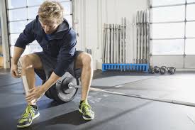 The iliotibial band is the tendon attachment of hip muscles into the upper leg (tibia) just below the knee to the outer side of the front of the leg. Anterior Tibialis Muscle Of The Lower Leg