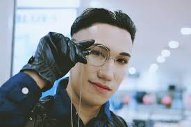 Hi Anyone is main Wuchang here? I have cosplayed Wuchang skin Requiem with  my friends in our Halloween festival. Hope you guys like it ❤ ❤