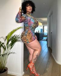 Queen Azita - Free pics, galleries & more at Babepedia