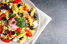 Per iniziare la preparazione della pasta fredda con verdure crude dovete partire dalla pasta. 4 Ricette Leggere Di Pasta Fredda Cotto E Crudo Cottoecrudo It