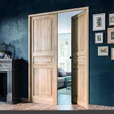 Donnez Du Cachet A Votre Interieur Avec Une Double Porte En Chene Brut Porte Bois Decoration Maison Porte Interieure