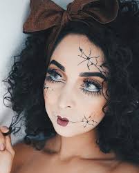 Horror Puppen Kostum Selber Machen Dollcostume Horror Puppe Kostum Selber Machen Susses Ko In 2020 Doll Makeup Halloween Doll Halloween Costume Creepy Doll Halloween