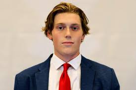 MEET THE TEAM MONDAY‼️ Stephen Avis is a Freshmen from Cranbury, New Jersey  majoring in Business and has been playing hockey for 15 years. His favorite  part of this season was our