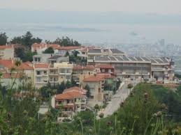Το ωραιόκαστρο είναι προάστιο της θεσσαλονίκης και οικισμός της περιφερειακής ενότητας θεσσαλονίκης, που αποτελεί δημοτική κοινότητα του ευρύτερου δήμου ωραιοκάστρου.βρίσκεται κτισμένο στους πρόποδες του σιβρίου. Oraiokastritis Wraiokastro 8essalonikhs Selida 2