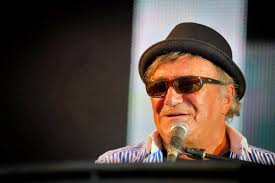 José Cid revela se tem ou não um olho de vidro.