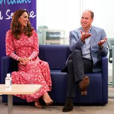 Holt erzählte, sie hätte gehört, dass die herzogin von cambridge mit mehr als einer kleiderwahl zur geburt ihres ersten kindes ins krankenhaus in london kam. Herzogin Catherine Die Geburt Von Prinz George Lief Anders Als Geplant Gala De