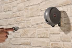 Pour De Petits Balcons Ou Des Petites Terrasses Misez Sur La Corde A Linge Rembobinable Discrete Et Pratique Corde A Linge Etendoir Linge Etendoir Exterieur