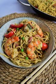 Nouilles Chinoises Recette Aux Gambas Recette En 2020 Recette Asiatique Nouilles Chinoises Cuisine Asiatique