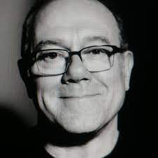 It is a real celebrity particularly loved by all the italian public. Carlo Verdone Facebook